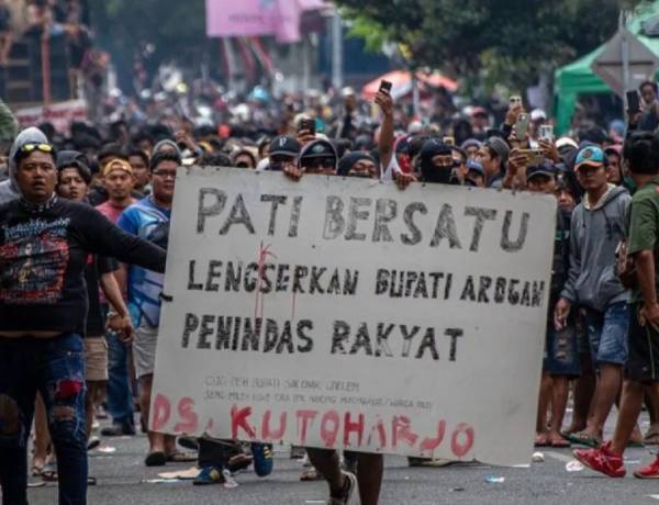 Rakyat Bersatu:  Bupati Pati Lengser, Cek Faktanya!
