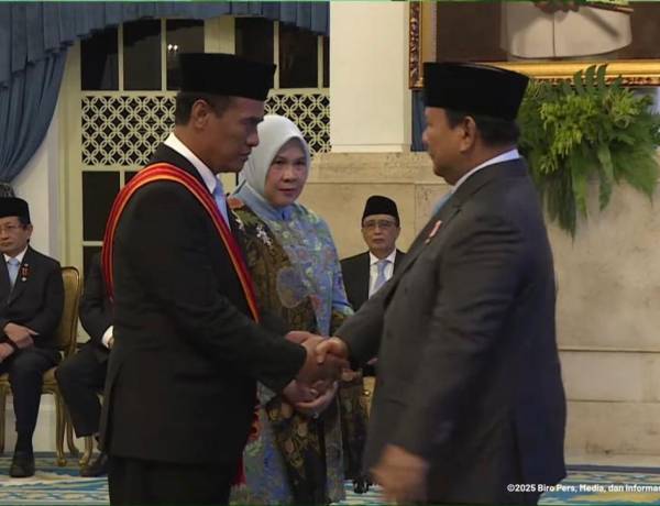 Mentan Amran Terima Anugerah Bintang Mahaputra Adipurna dari Presiden Prabowo