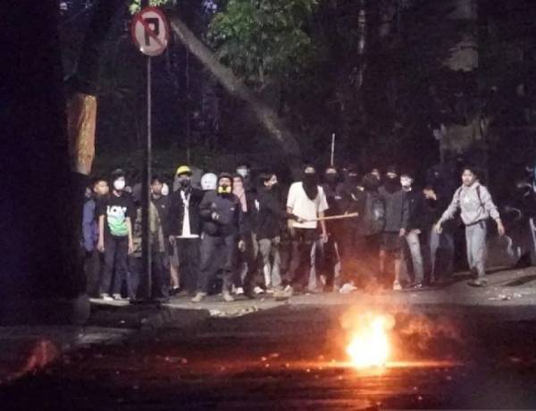 Polisi: Tembakan Gas Air Mata ke Unisba Dipicu Serangan Bom Molotov