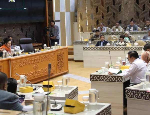 Komisi IV DPR RI: Produksi Surplus 3,7 Juta Ton, Harga Beras Bukan Tugas Mentan Amran
