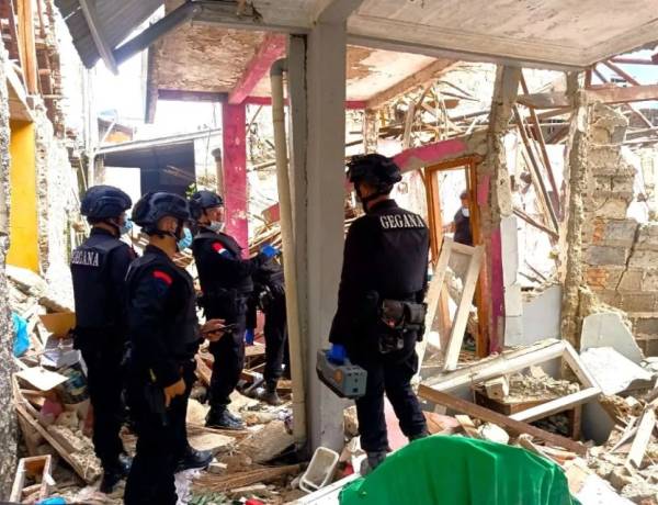 Gegana Polda Metro Jaya Tangani Ledakan Gas di Pondok Cabe Ilir