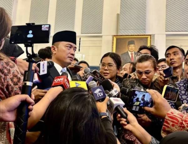 Presiden Prabowo Beri Kenaikan Pangkat Jenderal Kehormatan buat Djamari, Dofiri