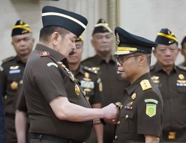 Jaksa Agung Lantik Jambin dan Staf Ahli