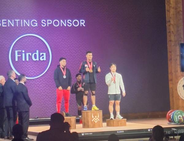 Menpora Erick Apresiasi Prestasi Rizky Juniansyah Raih Medali Emas dan Pecah Rekor Kelas 79 Kg di IWF World Championship 2025