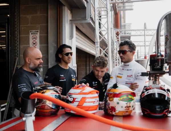 Sean dan Tim Tanpa Beban pada Race Terakhir GTWCE, Jake Dennis Kembali