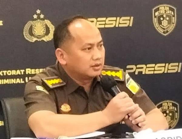 Paspor Dicabut Status Riza Chalid dan Jurist Tan Tetap WNI