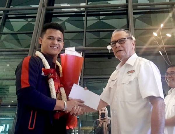 Tim Angkat Besi Indonesia Tiba di Tanah Air, PB PABSI Beri Apresiasi!