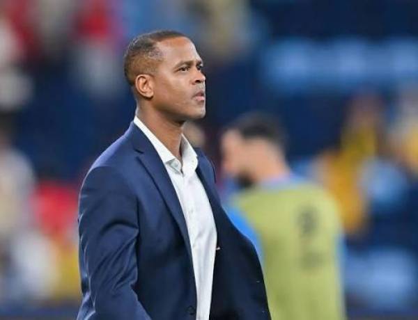 Patrick Kluivert Dipecat