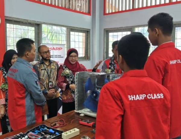 Sharp Class Tingkatkan Mutu Lulusan SMK, Berbasis Praktik Industri & Teknologi Terkini