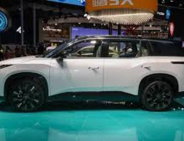 Toyota Luncurkan SUV Listrik bZ3X Versi Setir Kanan di Hong Kong