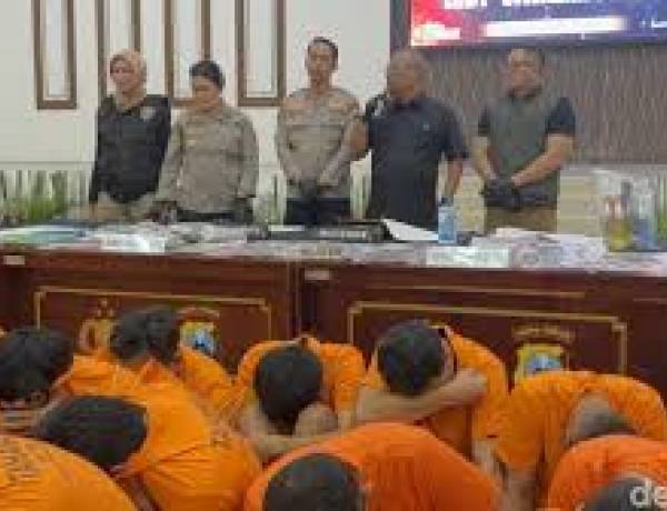 29 Pria Peserta Pesta Gay di Surabaya Positif HIV