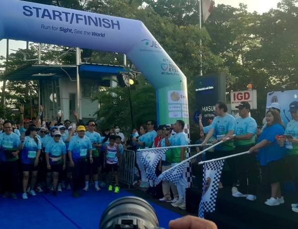 1.500 Pelari Warnai JEC Run for Sight 2025: Langkah Sehat, Terang untuk Sesama