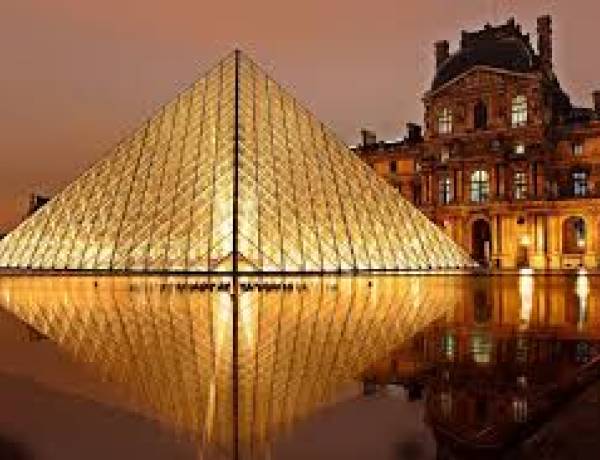 Pencuri Perhiasan Museum Louvre Ditangkap