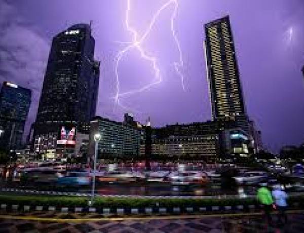 Cuaca Jakarta Kamis Sore Diperkirakan Hujan Petir