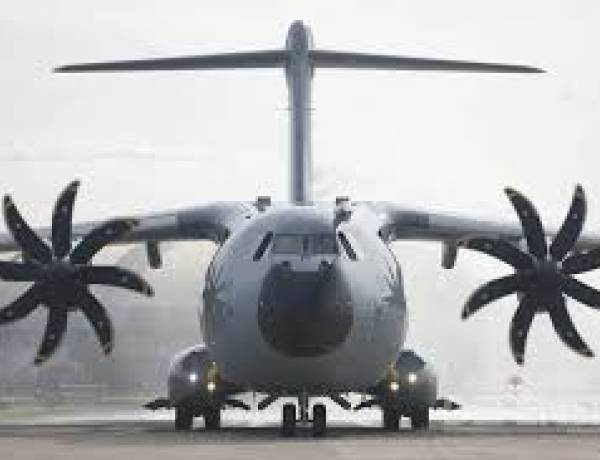 Prabowo Serahkan Kunci Pesawat Angkut Airbus A400M kepada Panglima TNI