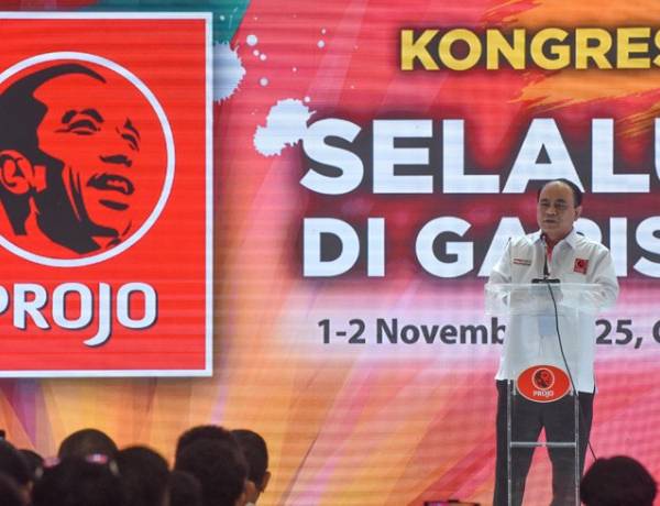 Jokowi di Dua Persimpangan: Antara Loyalitas Keluarga dan Strategi Politik Bayangan