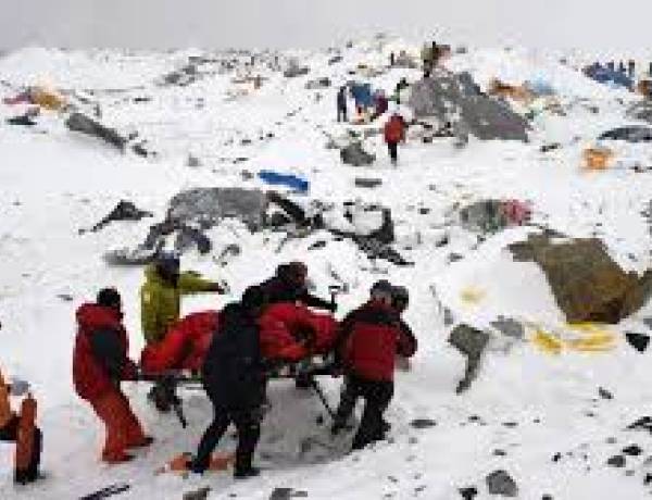 Tujuh Pendaki Gunung Tewas Akibat Longsor