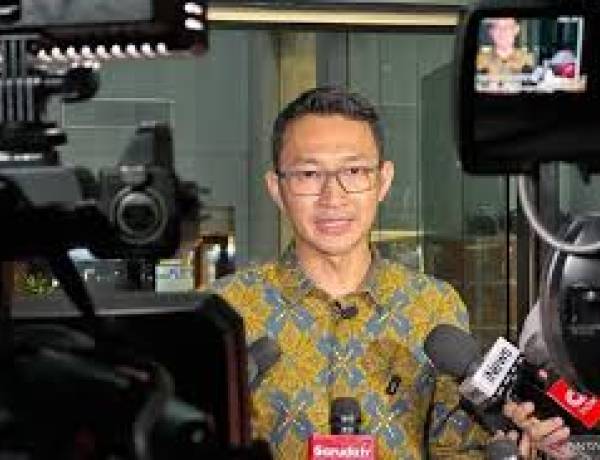 KPK Amankan Lebih dari Rp 1 M dari OTT Gubernur Riau