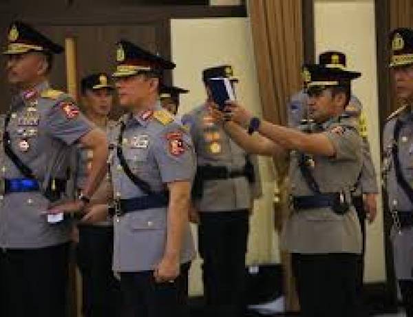 MK: Anggota Polri Duduki Jabatan Sipil Harus Mundur atau Pensiun