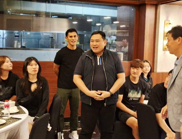 Hangatkan Sinergi Indonesia–Korea, Ketum PESTI Jamumakan Malam Peserta Training Camp Soft Tennis