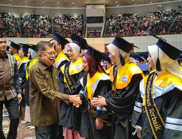 JK Ajak Lulusan Unas Jadi Inovator dan Pencipta Lapangan Kerja