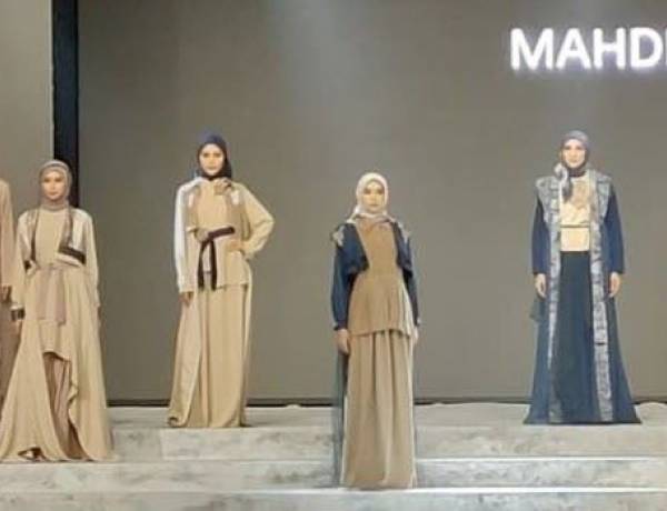Mahdeeya Tampilkan Koleksi Busana Kerja dan Semi Formal di Surabaya Fashion Parade 2025