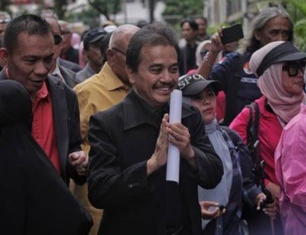 Kasus Ijazah Jokowi: Roy Suryo Cs Dicekal ke Luar Negeri