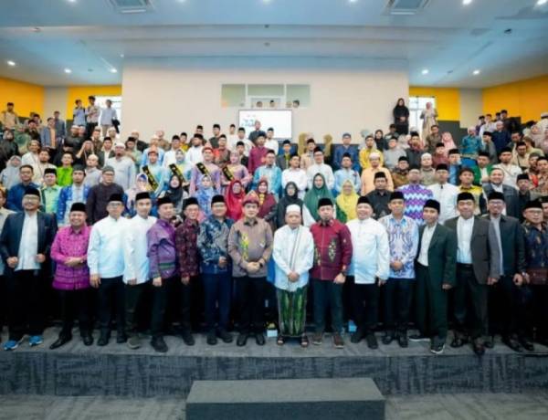 Wamenag Dorong Pesantren Lahirkan Generasi Berwawasan Luas dan Adaptif
