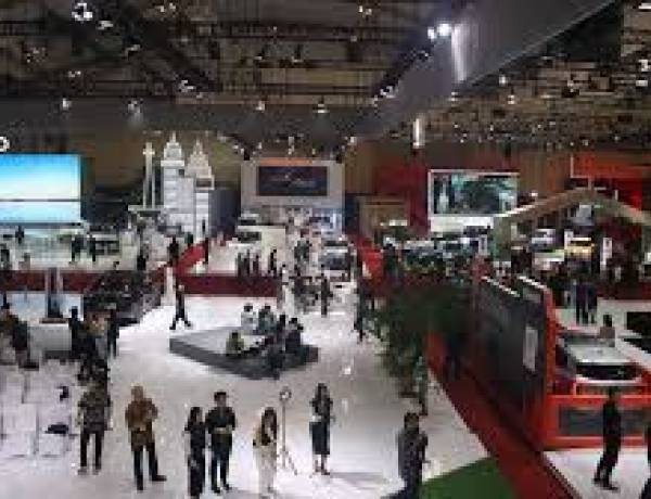 Perang Harga Mobil Listrik Kian Panas di GJAW 2025