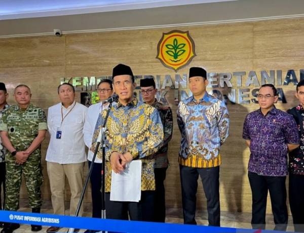 Mentan Amran: Beras dan Minyak Dikirim Bantu Korban Nanjir Aceh-Sumut-Sumbar