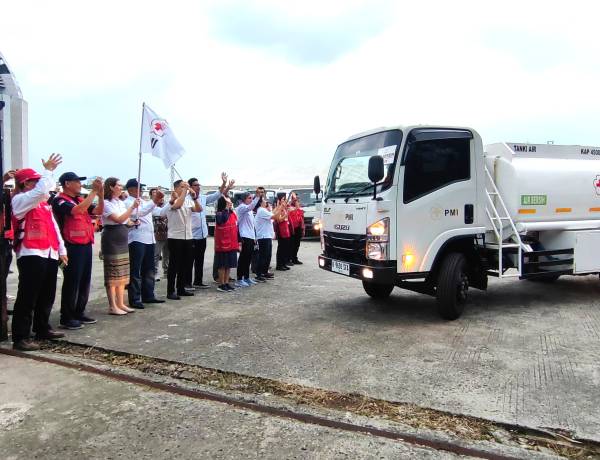 PMI Kerahkan 60 Mobil Tangki Air dan 3 Haglund untuk Bantu Penanganan Bencana di Sumatera