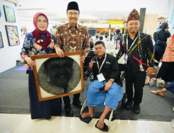 Peringati HDI 2025, Gus Ipul Apresiasi Karya Penyandang Disabilitas