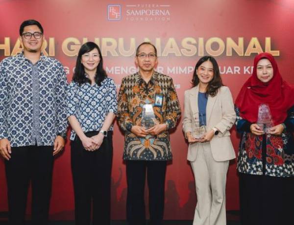 Dukung Kesejahteraan dan Mimpi Guru Indonesia Lewat #StandWithTeachers