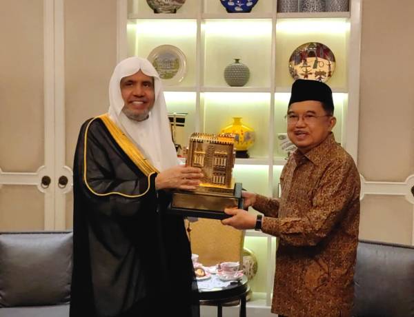 Ketum DMI Bahas Penguatan Dakwah dan Bantuan Rehabilitasi Masjid Terdampak Banjir Sumatera dan Aceh dengan Sekjen Liga Muslim Dunia