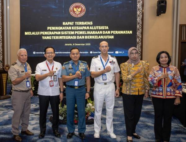 Komandan Garda Nasional AD Hawaii Paparkan Program Pemeliharaan AD AS kepada Pemimpin Pertahanan Indonesia  