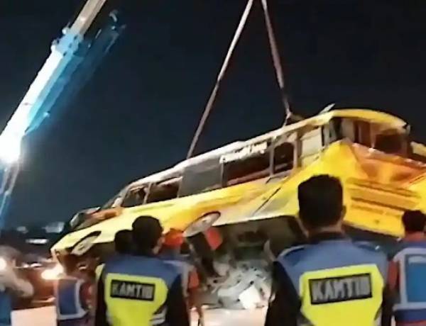Kecelakaan Maut: Bus Cahaya Trans Terbalik di Exit Tol Krapyak, 15 Tewas