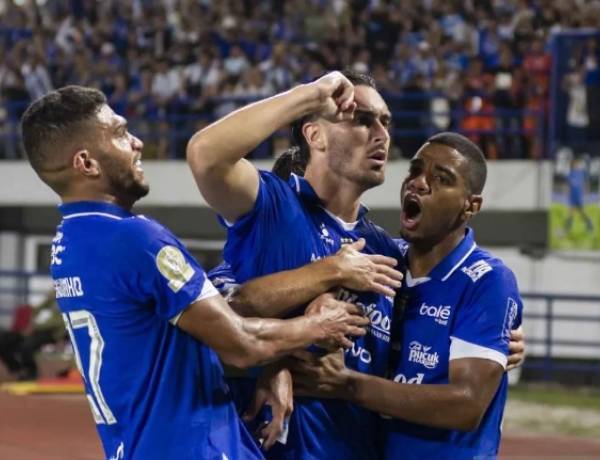 Tundukan PSM 1-0, Persib Bandung Tutup Tahun 2025 dengan Puncaki Klasemen BRI Super League!