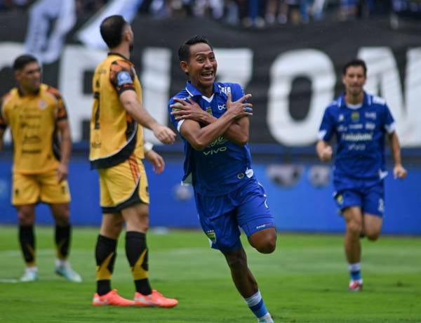 Gol Tunggal Beckham ke Gawang Persija, Antarkan Persib Bandung Juara Paruh Musim