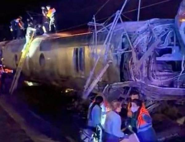 Kereta Cepat di Spanyol Tabrakan, 21 Orang Tewas