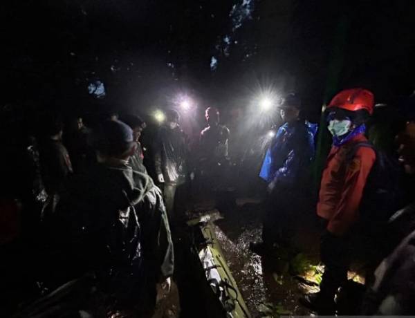 2 Jenazah Korban Pesawat ATR Dibawa ke Posko DVI Makassar