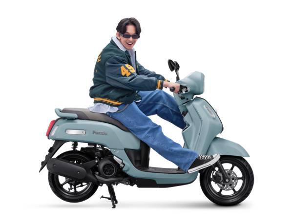 New Year, New Crazee: Yamaha Fazzio Hybrid Hadir Lebih Ekspresif dengan Warna Baru