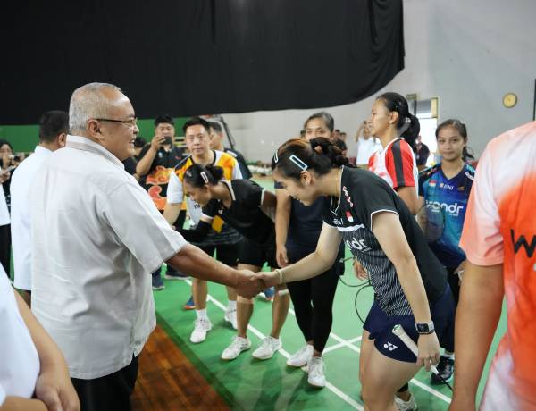 Kemenpora Serah Terima Alat Gymnasium dan Sport Science ke PBSI