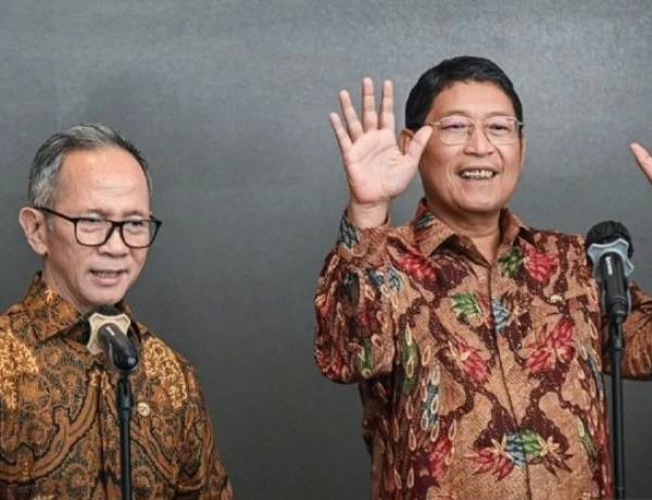 Ketua DK OJK Mahendra Siregar dan Inarno Djajadi Undur Diri