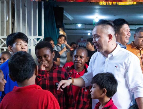 Fernando Rorimpandey dan Erwin Karouw Pimpin Penyerahan Bantuan untuk Panti Asuhan Pondok Kasih Agape