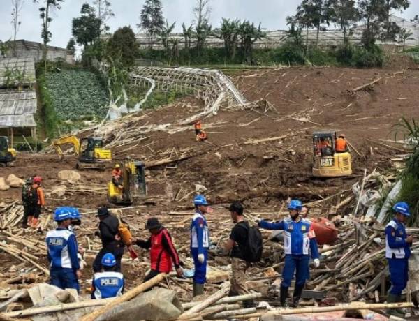 Tim SAR: 80 Jenazah Korban Bencana Tanah Longsor di Cisarua Berhasil Dievakuasi