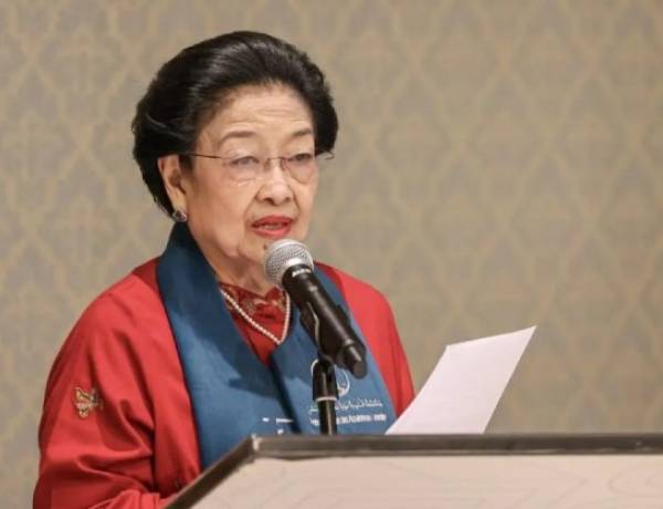 Megawati Soekarnoputri Terima Gelar Doktor Kehormatan di Riyadh