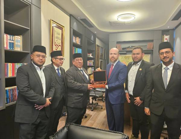 Bilal Erdogan Perkuat Barisan Pemuda Masjid Dunia