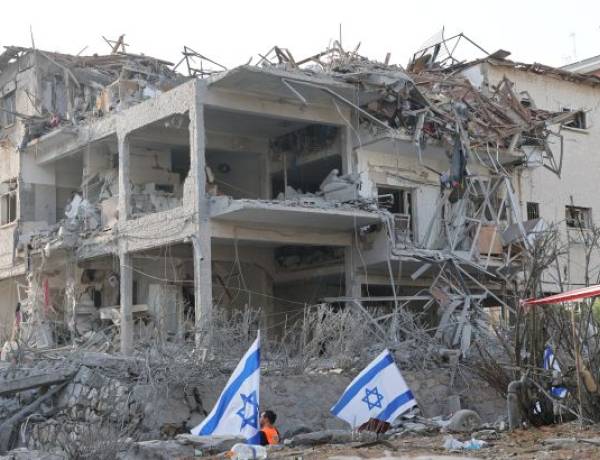 Khawatir Serangan Iran, AS Minta Warganya Tinggalkan Timur Tengah