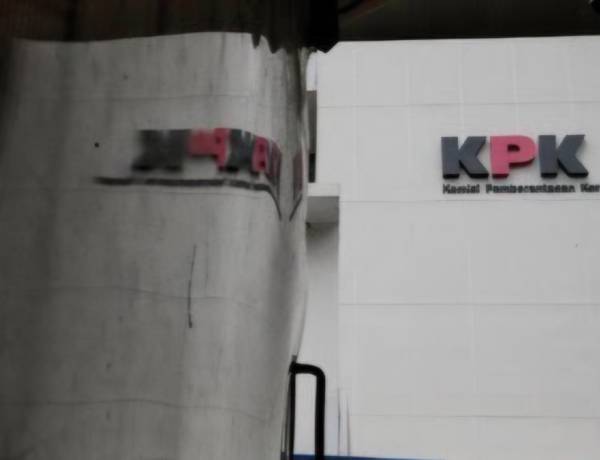 Breaking News: KPK Tangkap Bupati Cilacap Syamsul Auliya Rachman dalam OTT,  Puluhan Orang Diamankan  