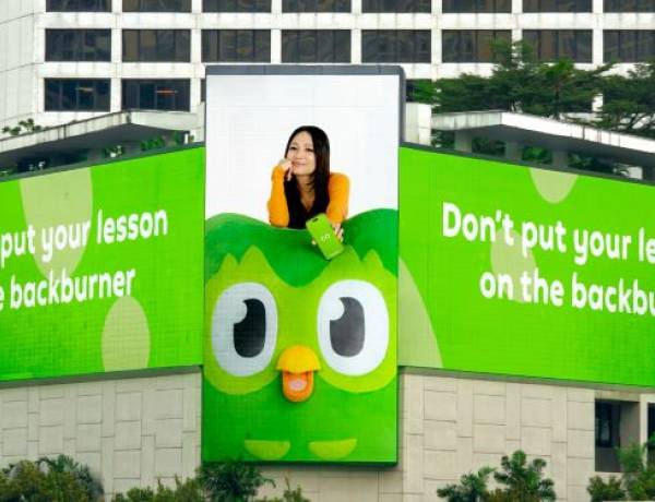 Gandeng Penyanyi Pop Global NIKI untuk Menginspirasi Anak Muda Indonesia Belajar Bahasa